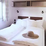Gemuetliches Mobilhaus Am Wallersee Bayerham