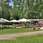 Gemuetliches Mobilhaus Am Wallersee Holiday home Bayerham
