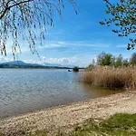 Gemuetliches Mobilhaus Am Wallersee Holiday home Bayerham