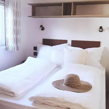 Gemuetliches Mobilhaus Am Wallersee Bayerham