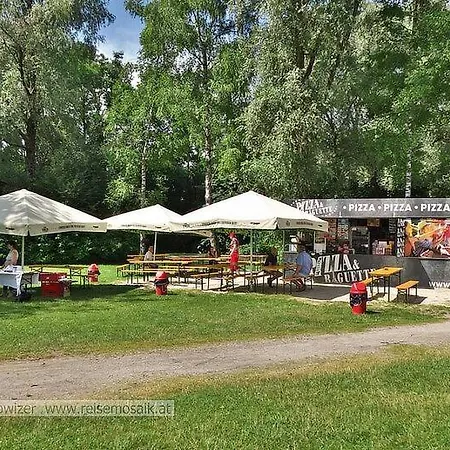 Gemuetliches Mobilhaus Am Wallersee Holiday home Bayerham
